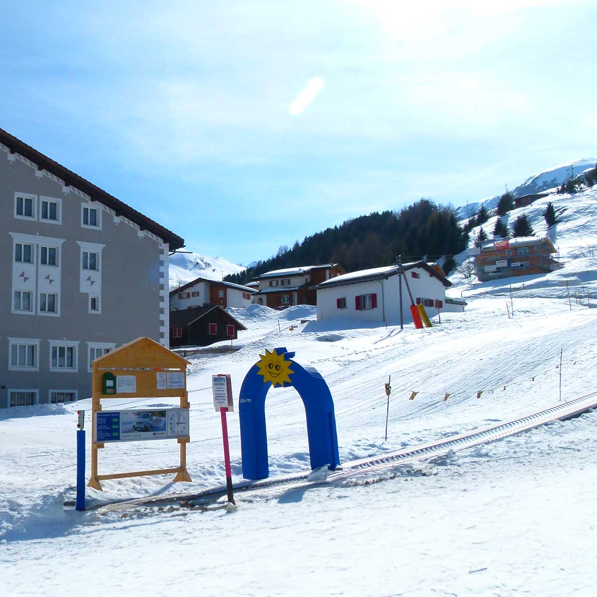 Hotel-Grischuna-Bivio-ZAUBERTEPPICH-Kinderskilfit